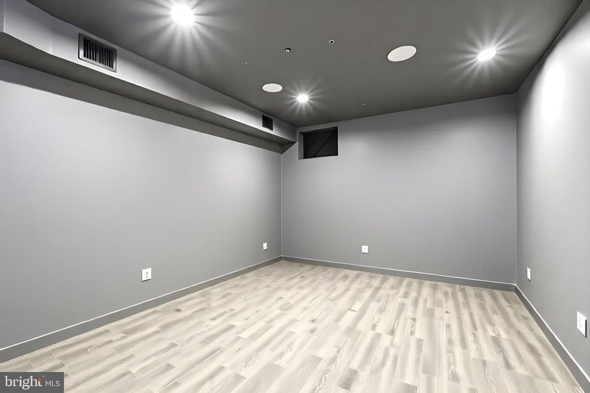Empty room, Interior, Recessed Lighting, Wood Texture Flooring