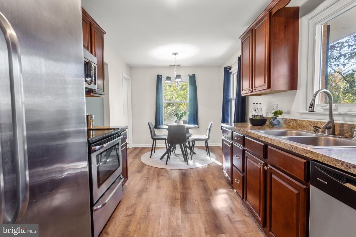 Chandelier, Dining room, Interior, Kitchen, Wood Texture Flooring