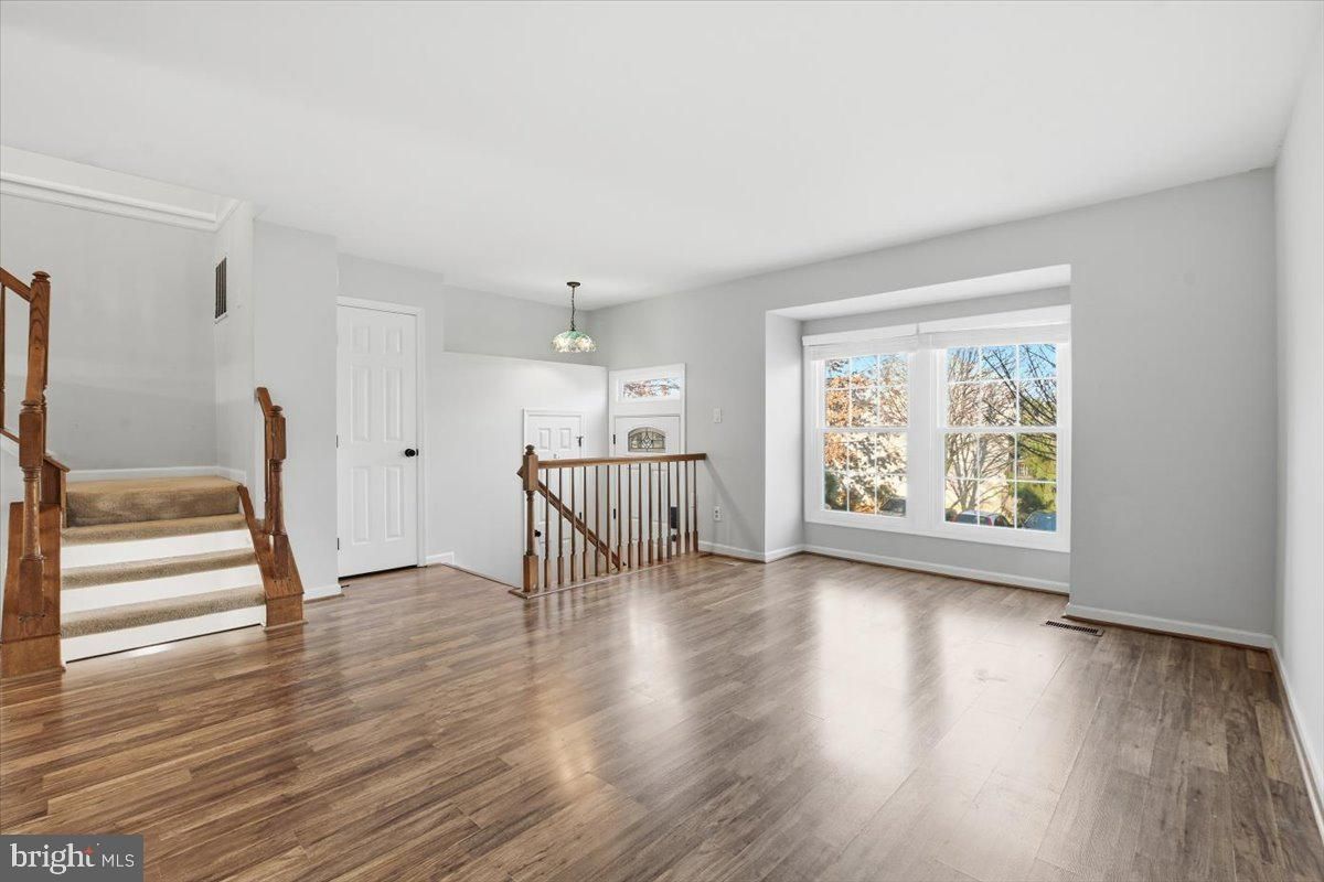 Empty room, Interior, Pendant Lights, Wood Texture Flooring