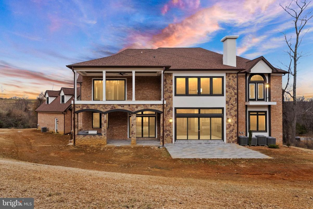 Attached, Backyard, Exterior, Facade, Brick Facade, Modern