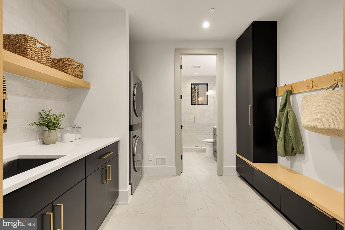 Bathroom, Interior, Marble, Recessed Lighting