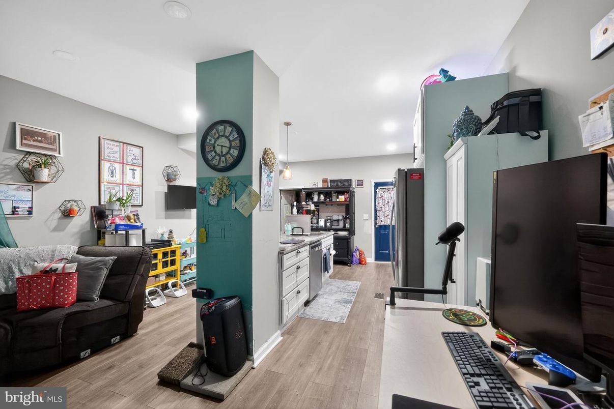 Interior, Kitchen, Pendant Lights, Recessed Lighting, Wood Texture Flooring