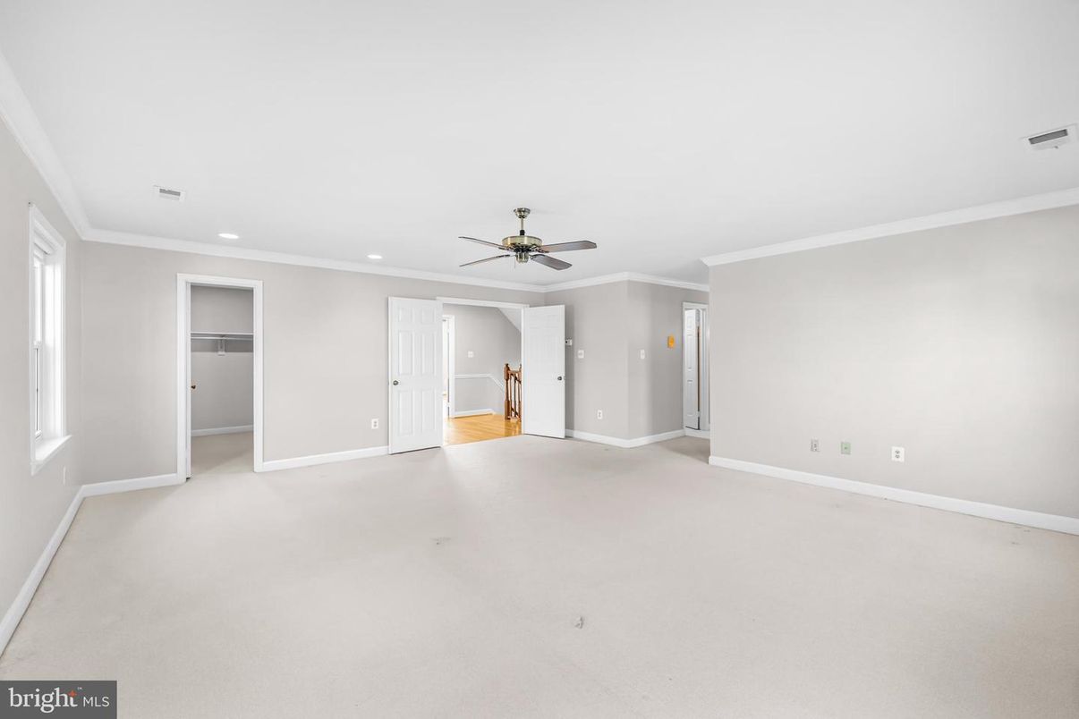 Empty room, Interior, Recessed Lighting