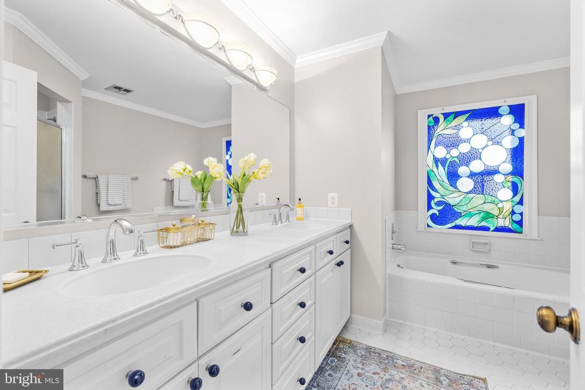 Bathroom, Dual Sink Vanities, Interior