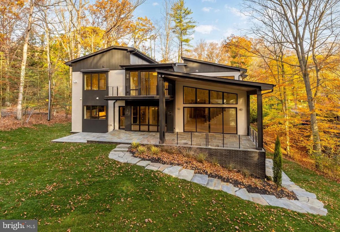 Backyard, Exterior, Facade, Modern