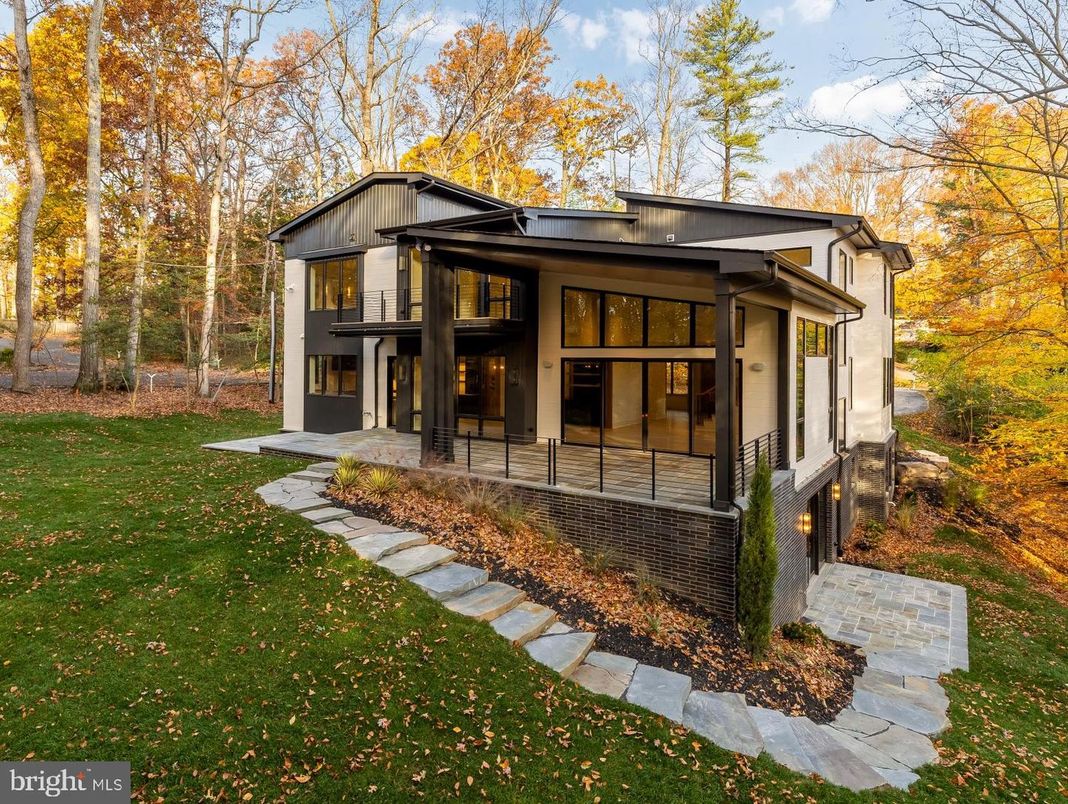 Backyard, Exterior, Facade, Modern