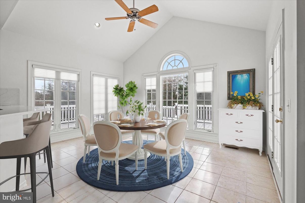 Dining room, Interior, Recessed Lighting