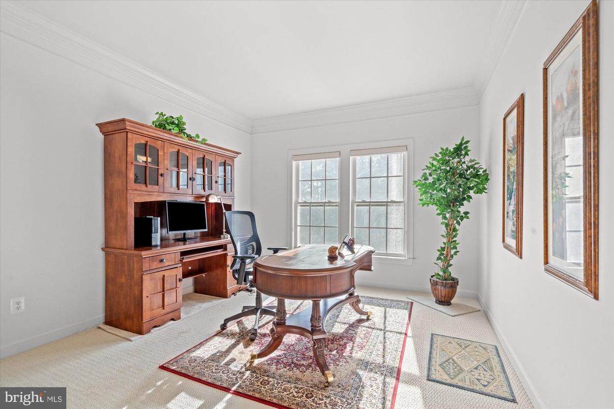 Home Office, Interior