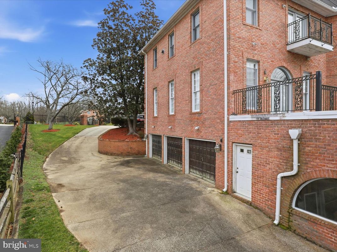 Attached, Exterior, Facade, Brick Facade, Rowhouse