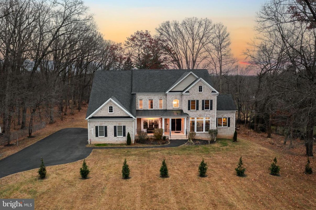 Backyard, Exterior, Facade, Farmhouse