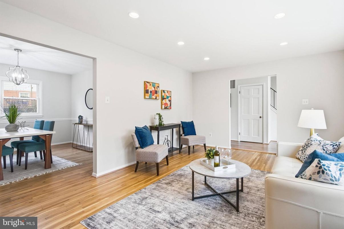 Dining room, Interior, Living room, Pendant Lights, Recessed Lighting, Wood Texture Flooring