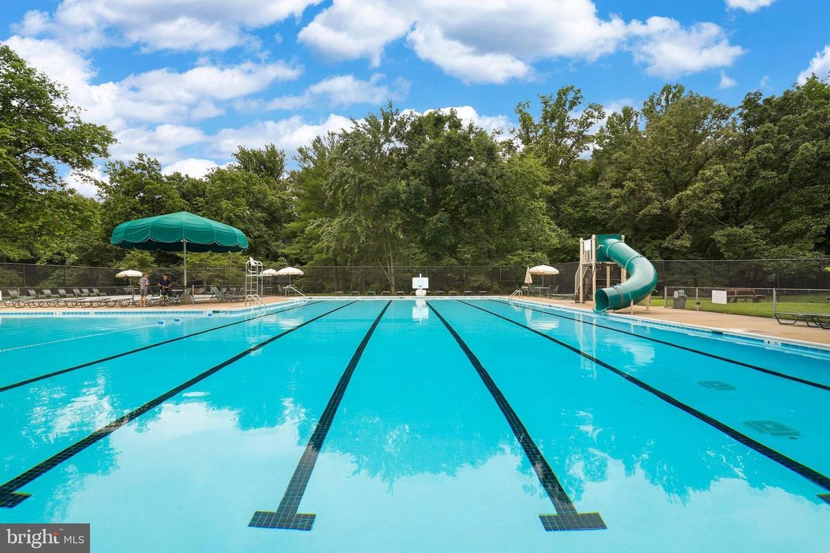 Exterior, Playground, Pool