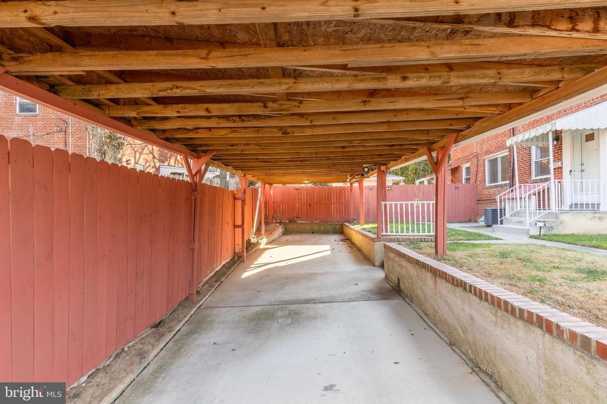 Exterior, Wooden Beams