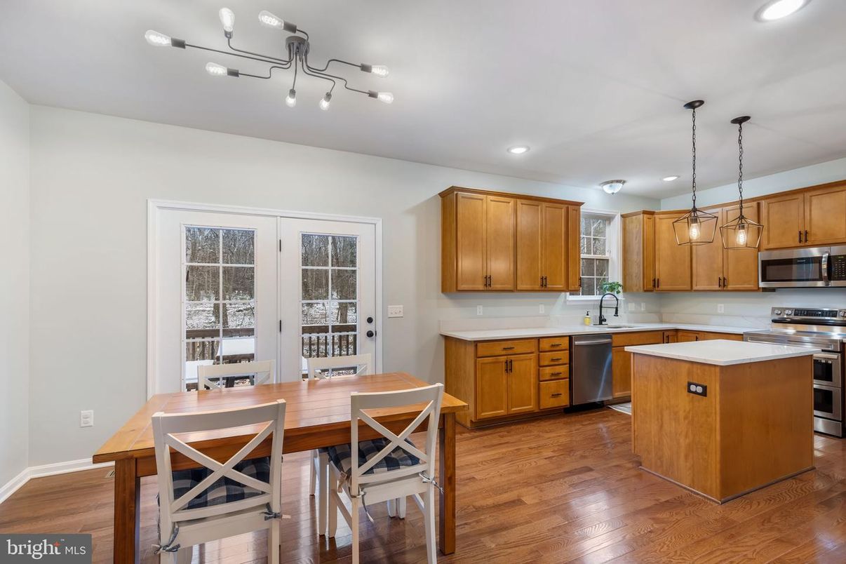 Dining room, Interior, Kitchen, Pendant Lights, Recessed Lighting, Stainless Steel Appliances, Wood Texture Flooring