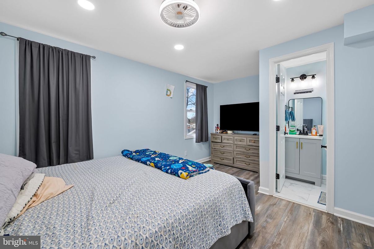 Bedroom, Interior, Marble, Recessed Lighting, Wood Texture Flooring