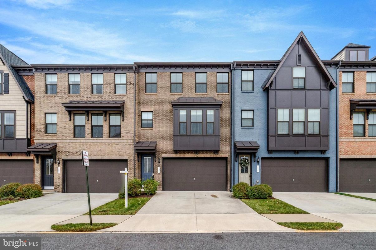 Attached, Exterior, Facade, Brick Facade, Rowhouse