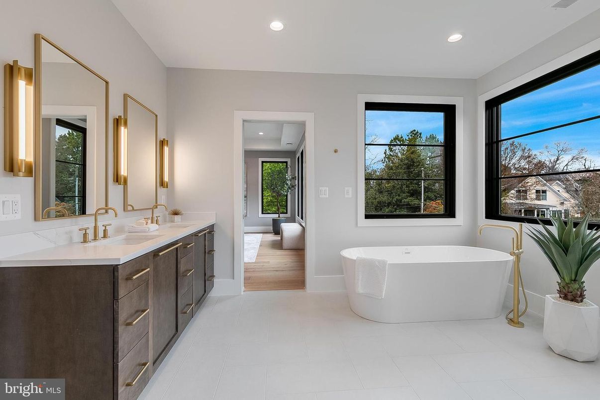 Bathroom, Dual Sink Vanities, Free Standing Baths, Interior, Recessed Lighting