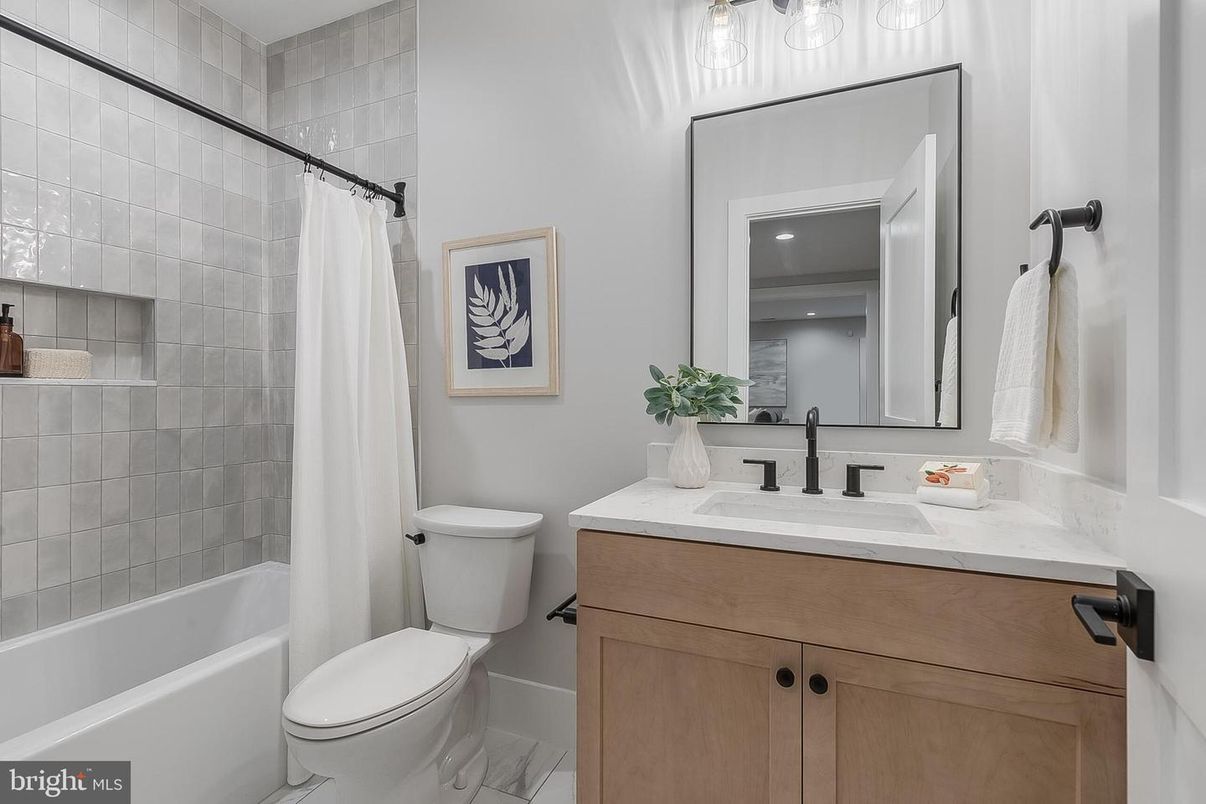 Bathroom, Interior, Recessed Lighting
