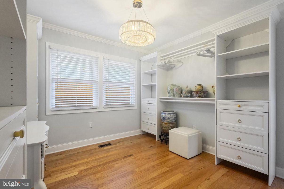 Interior, Pendant Lights, Wood Texture Flooring