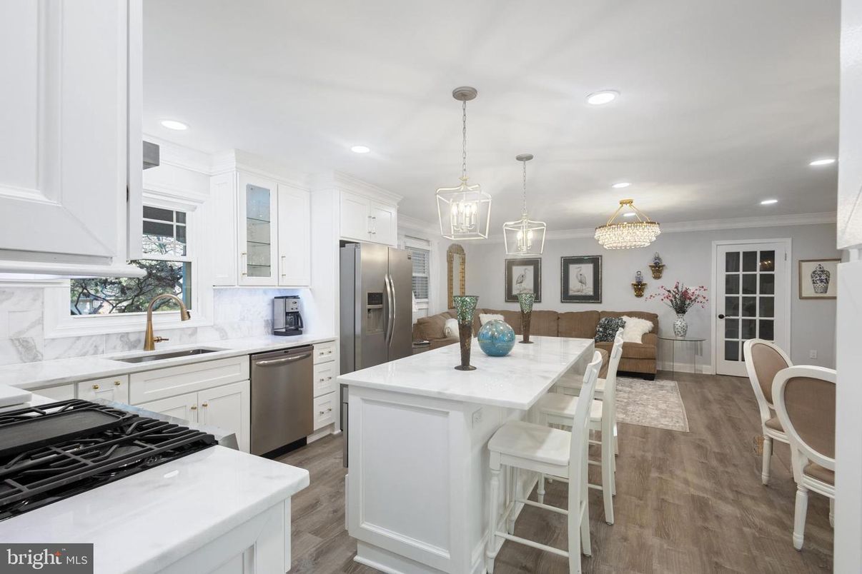 Chandelier, Dining room, Interior, Kitchen, Pendant Lights, Recessed Lighting, Stainless Steel Appliances, Wood Texture Flooring