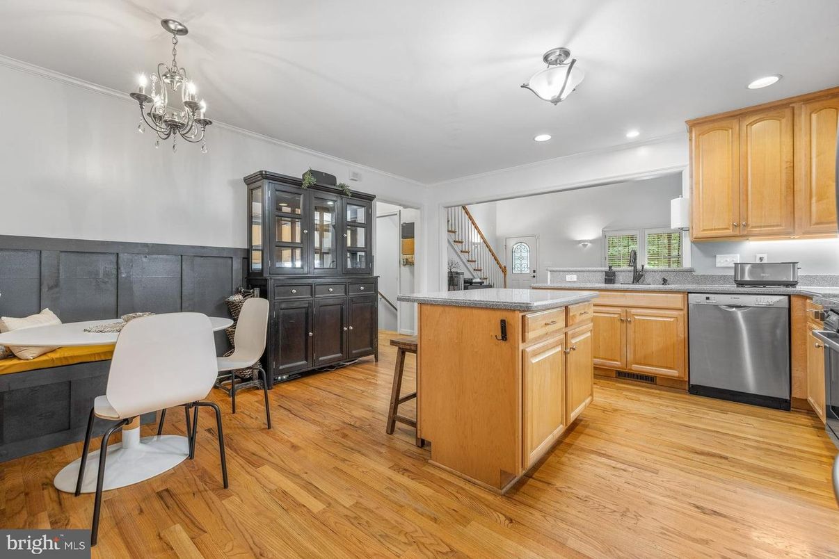 Chandelier, Dining room, Interior, Kitchen, Recessed Lighting, Wood Texture Flooring