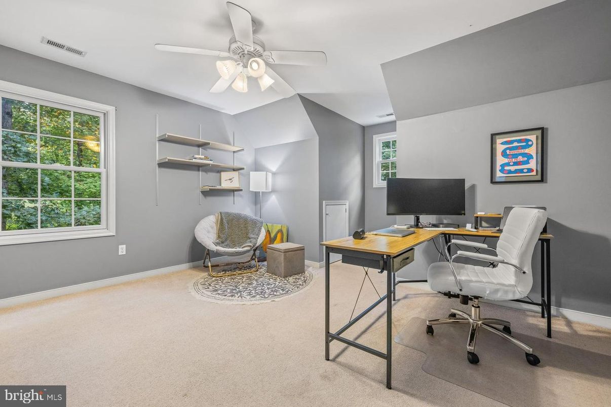 Home Office, Interior