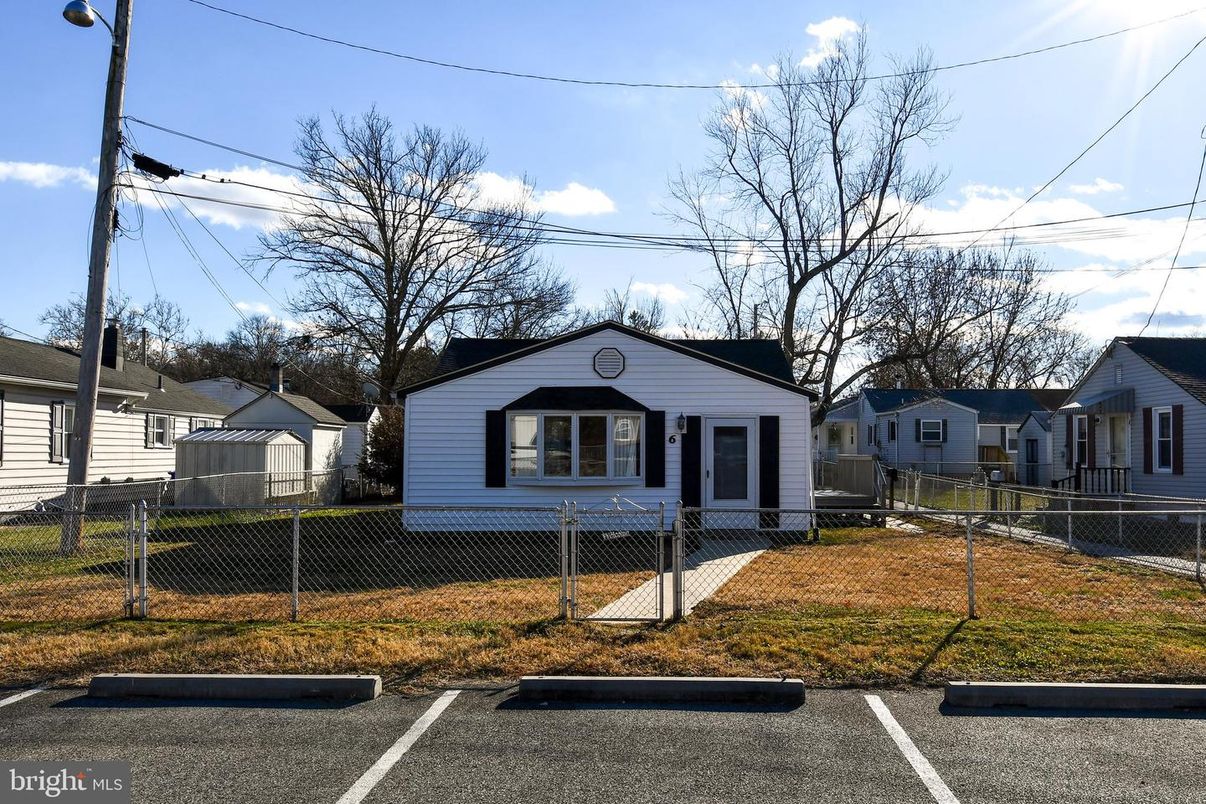 Exterior, Facade, Cape Cod
