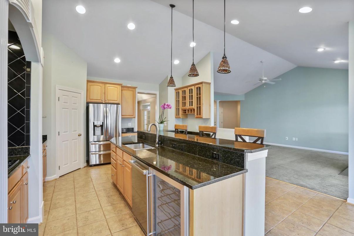 Dining room, Interior, Kitchen, Pendant Lights, Recessed Lighting, Stainless Steel Appliances