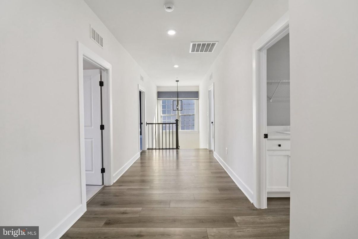 Interior, Pendant Lights, Recessed Lighting, Wood Texture Flooring