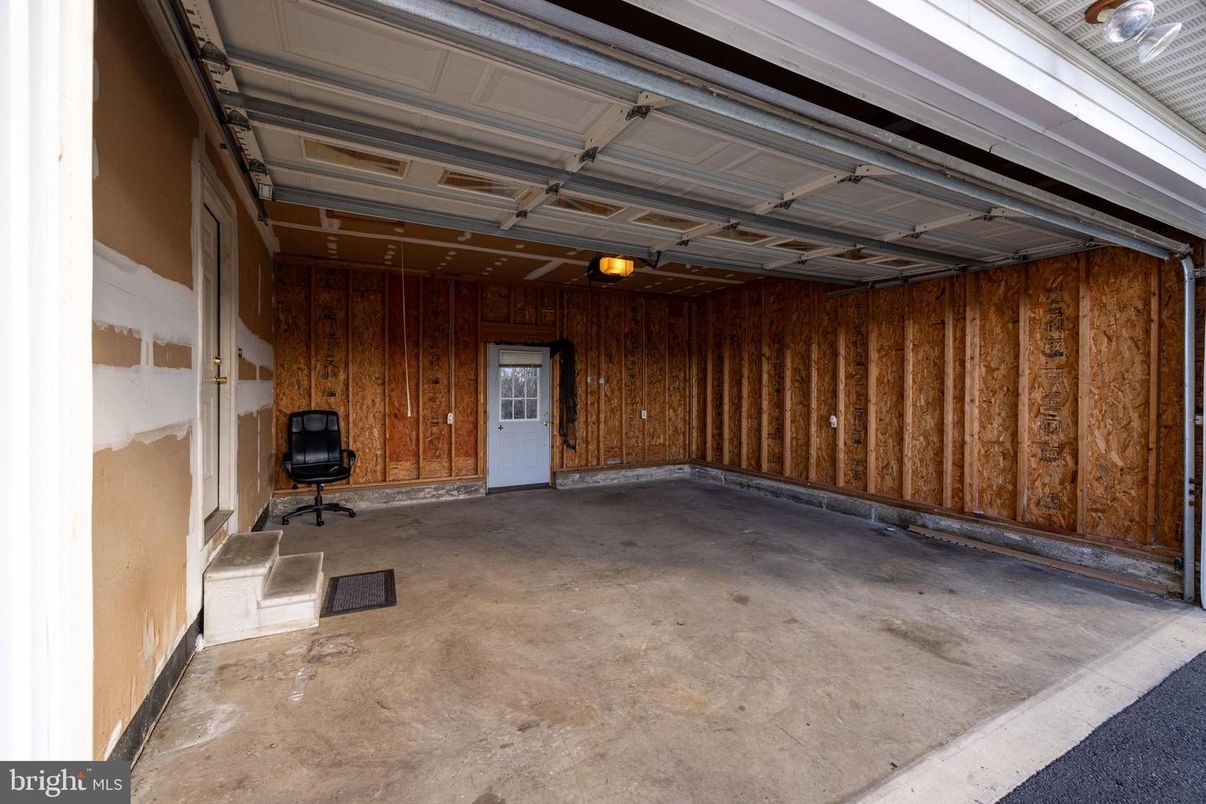 Garage, Interior, Wooden Walls