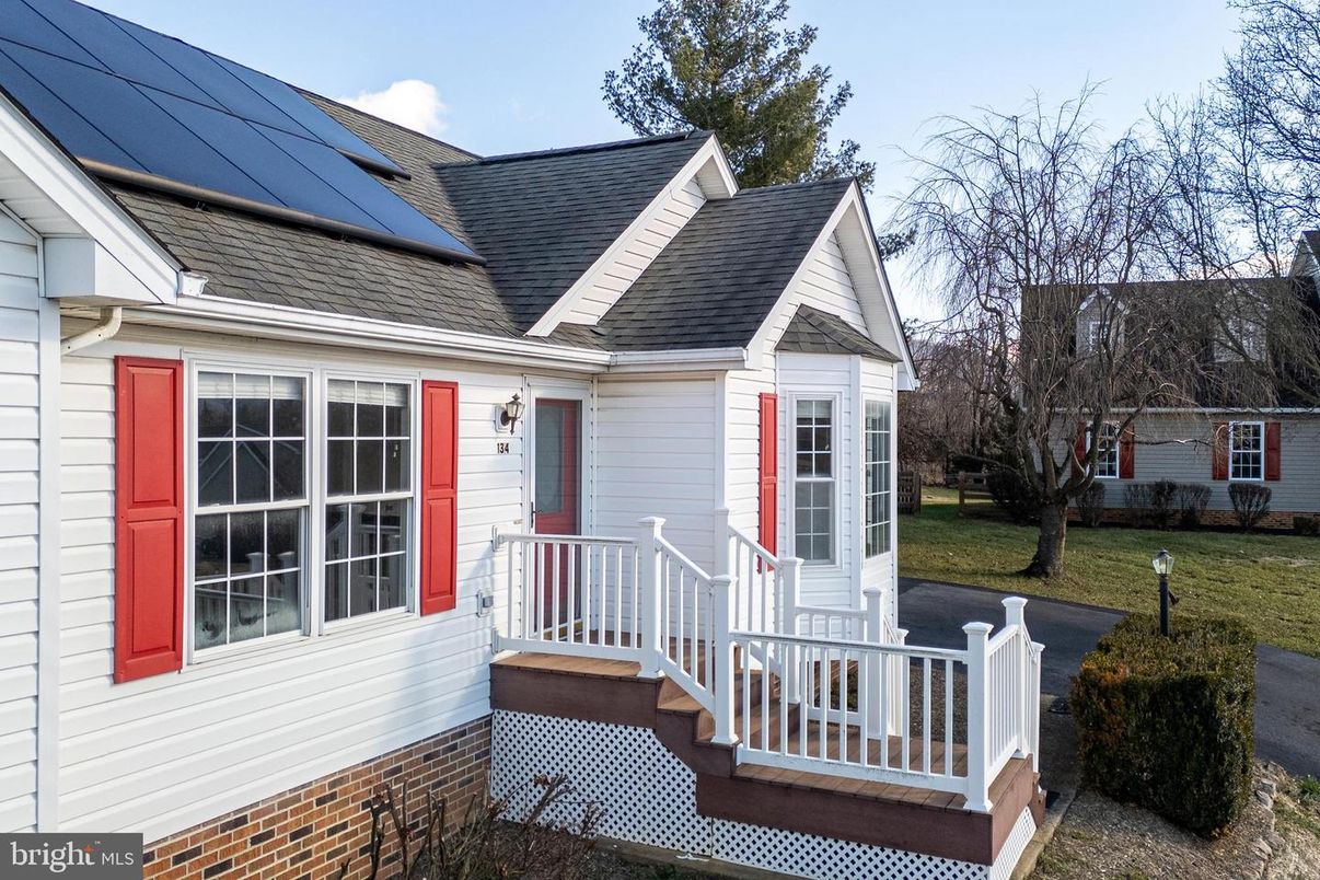 Exterior, Facade, Solar Panels, Cape Cod