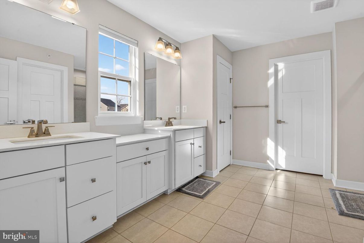 Bathroom, Dual Sink Vanities, Interior
