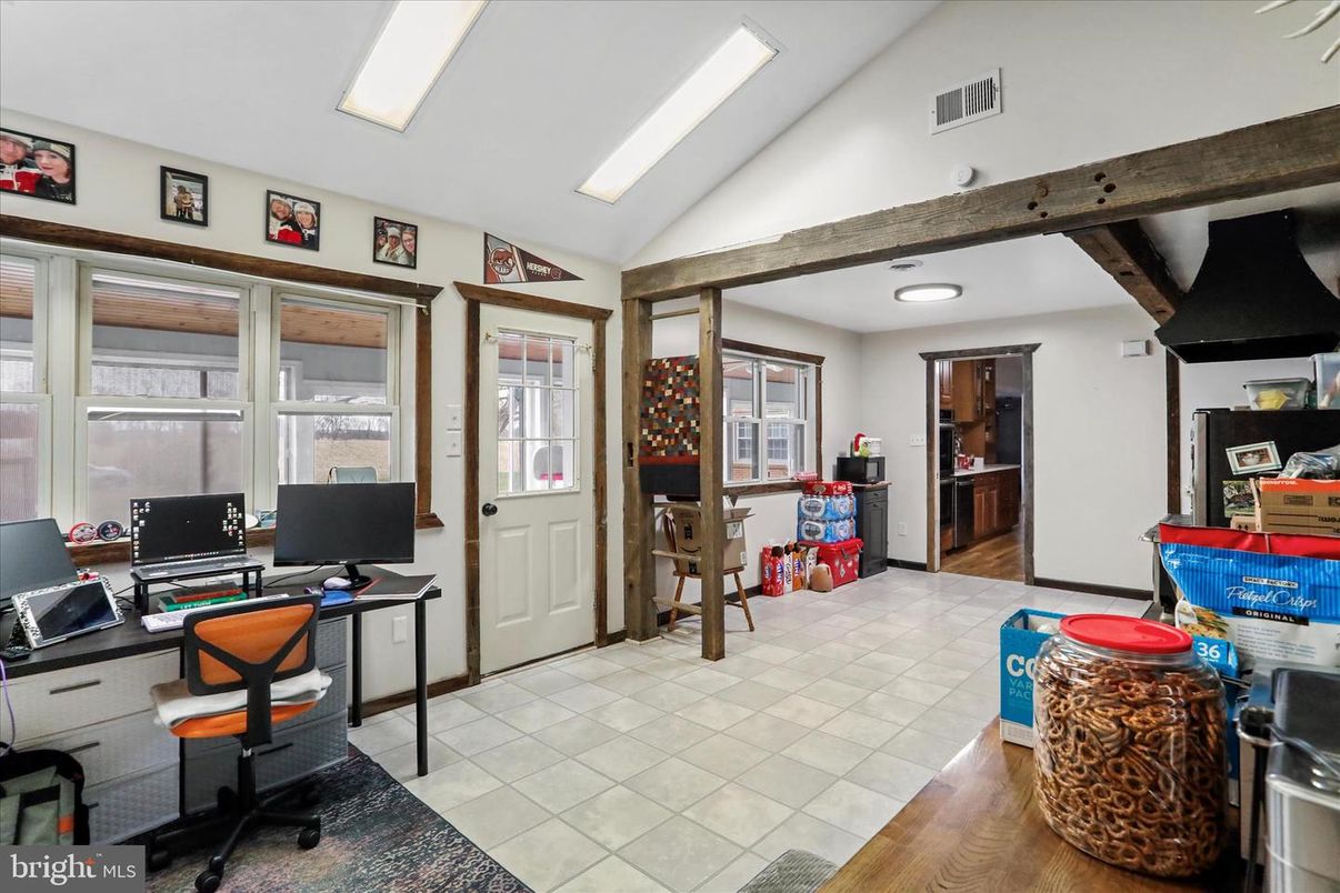 Home Office, Interior, Recessed Lighting, Wooden Beams