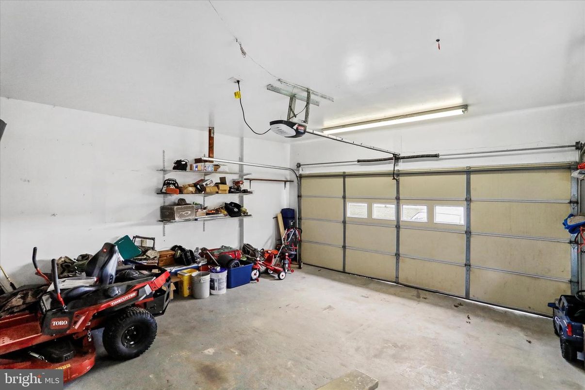 Garage, Interior