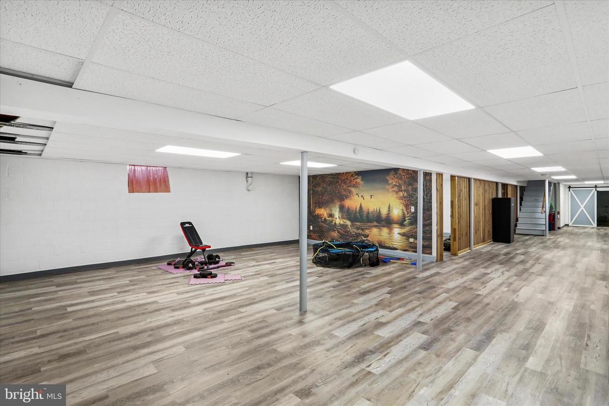 Fitness Equipment, Interior, Recessed Lighting, Stone Walls, Wood Texture Flooring
