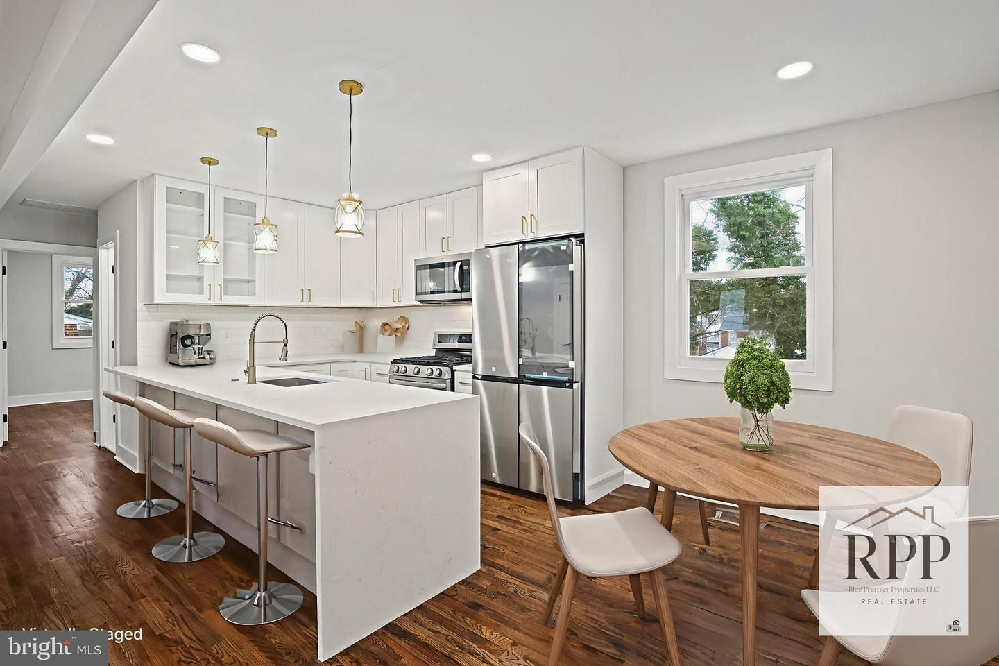 Dining room, Interior, Kitchen, Pendant Lights, Recessed Lighting, Stainless Steel Appliances, Wood Texture Flooring