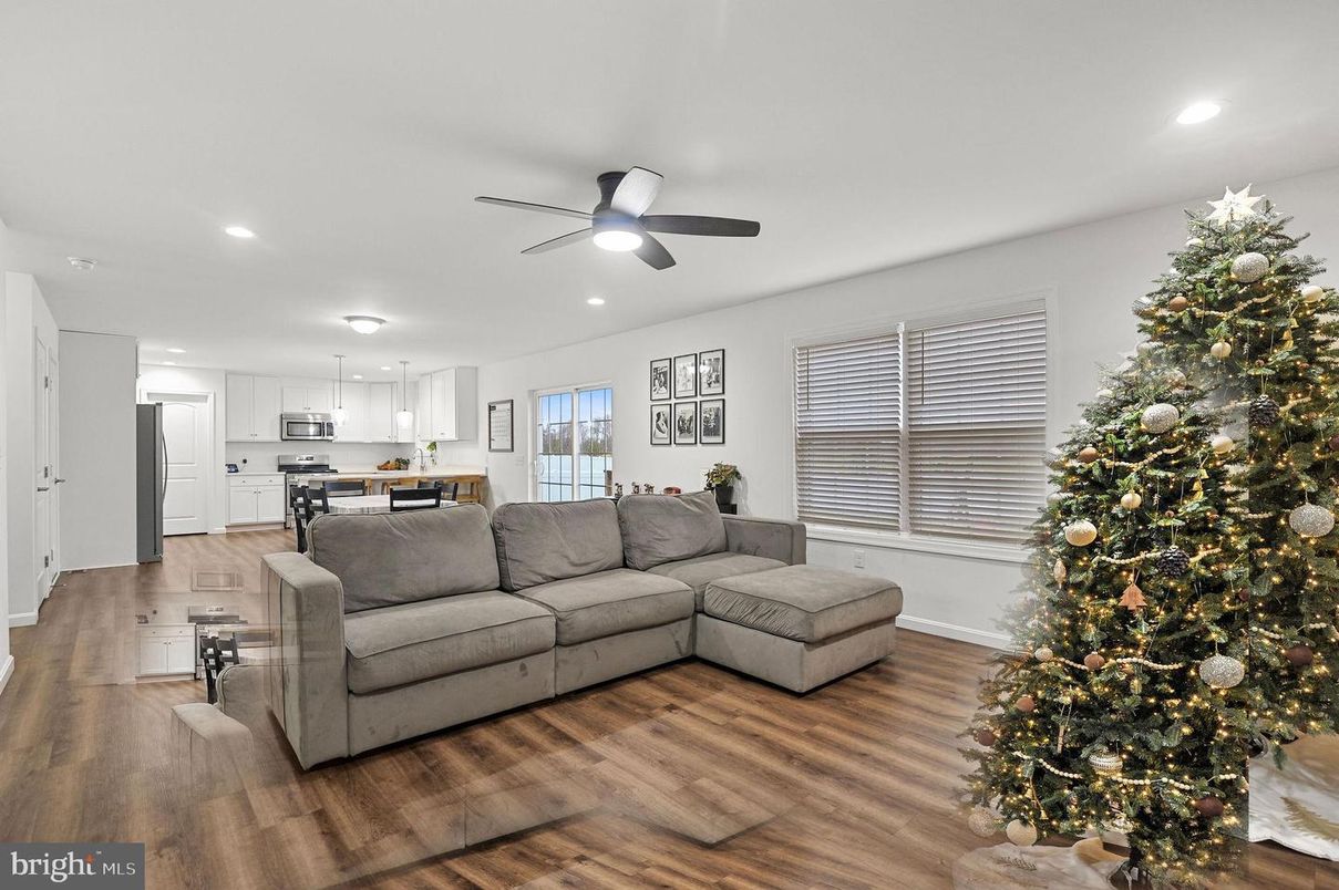 Interior, Kitchen, Living room, Recessed Lighting, Wood Texture Flooring