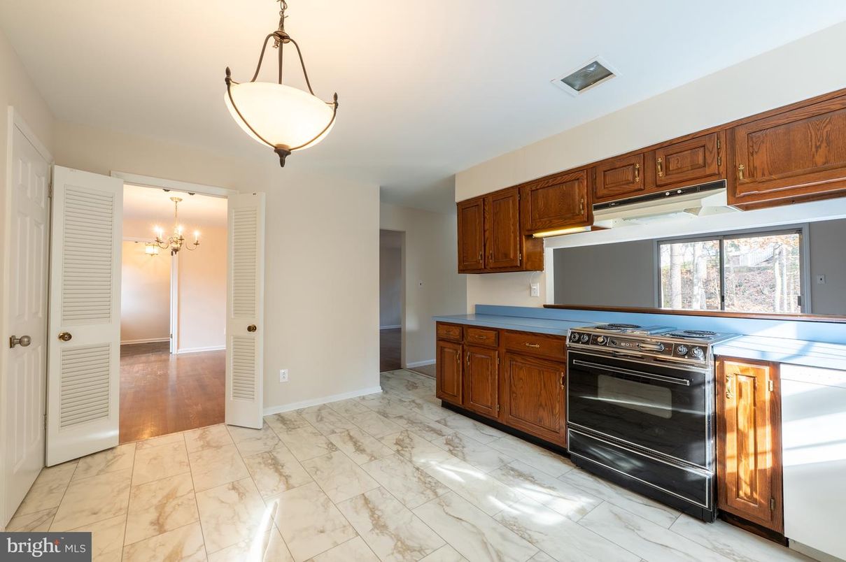Chandelier, Interior, Kitchen, Marble, Pendant Lights
