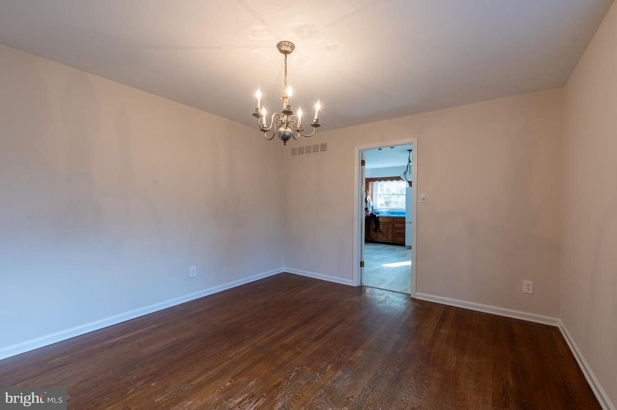 Chandelier, Empty room, Interior, Wood Texture Flooring