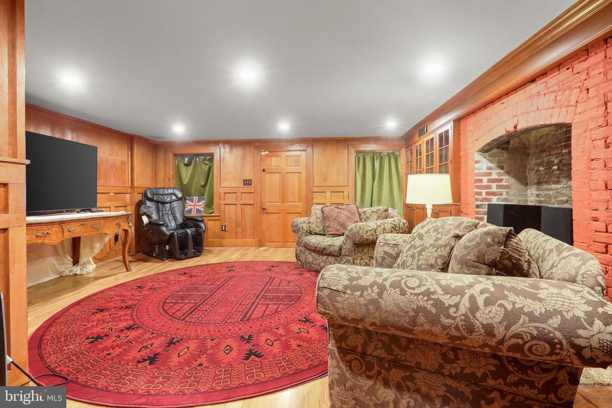 Interior, Living room, Recessed Lighting, Stone Walls, Wood Texture Flooring