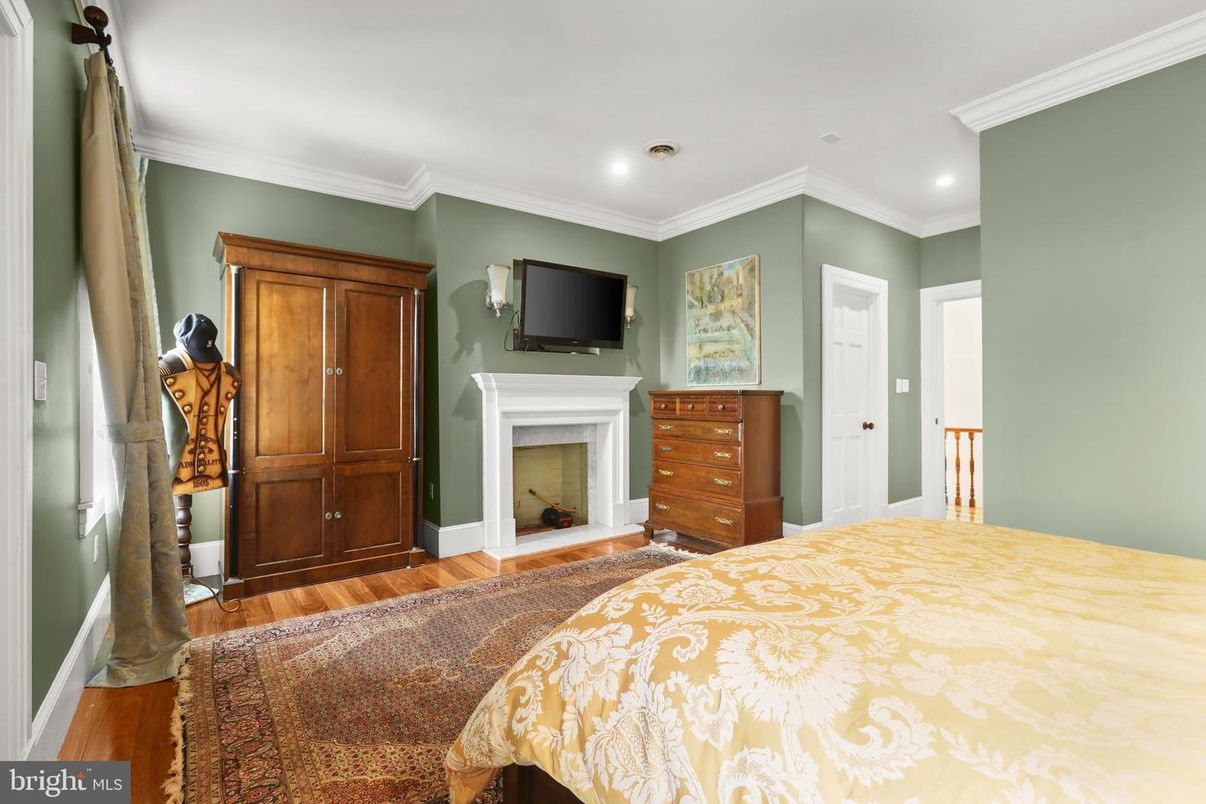 Bedroom, Fireplace, Interior, Recessed Lighting, Wood Texture Flooring