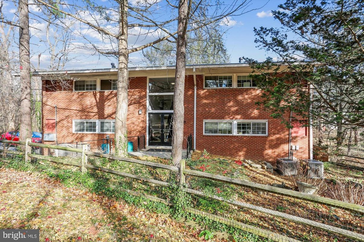 Exterior, Facade, Brick Facade, Rowhouse