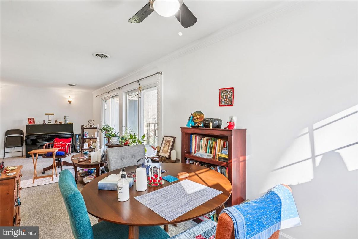 Dining room, Interior, Living room, Piano, Recessed Lighting