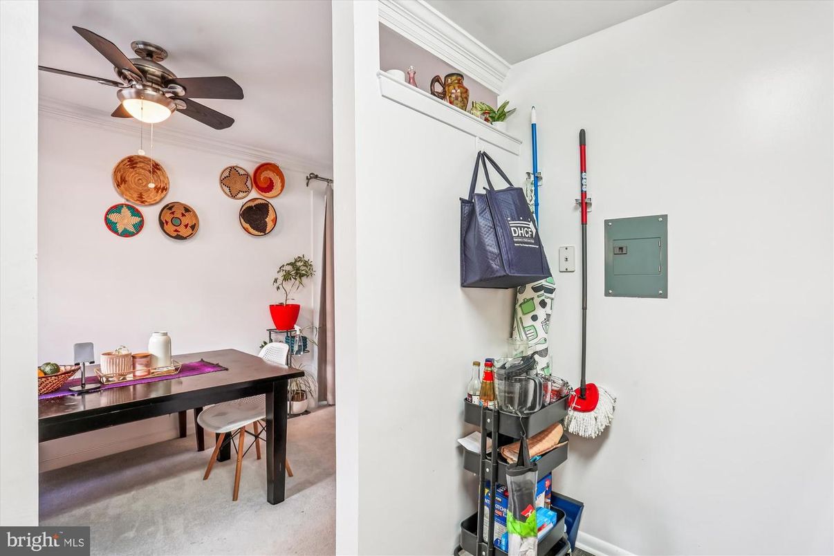 Home Office, Interior