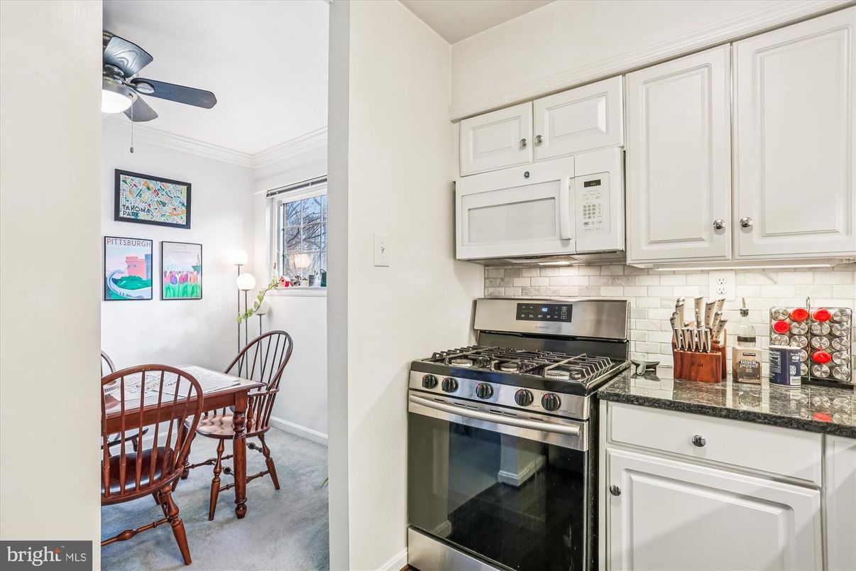 Dining room, Interior, Kitchen, Stainless Steel Appliances