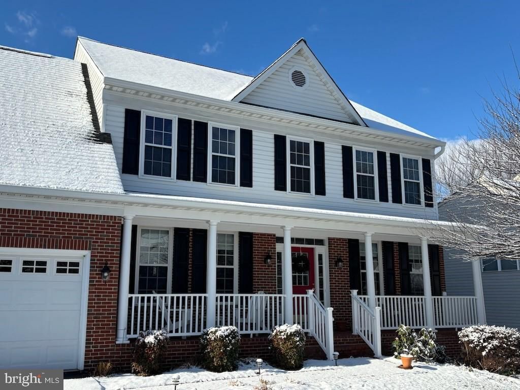 Attached, Exterior, Facade, Brick Facade, Georgian