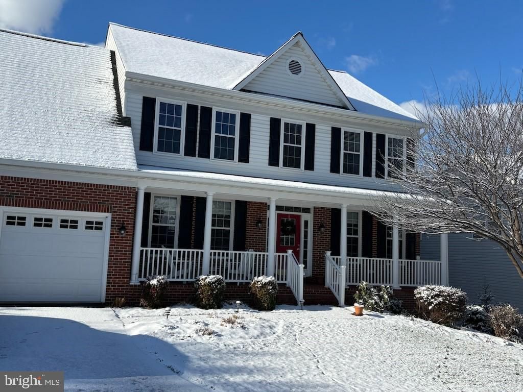 Attached, Exterior, Facade, Brick Facade, Georgian