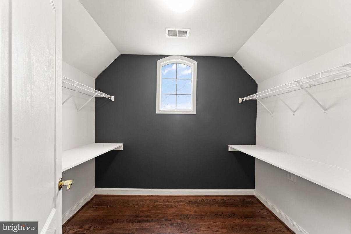 Interior, Walk-in Closets, Wood Texture Flooring