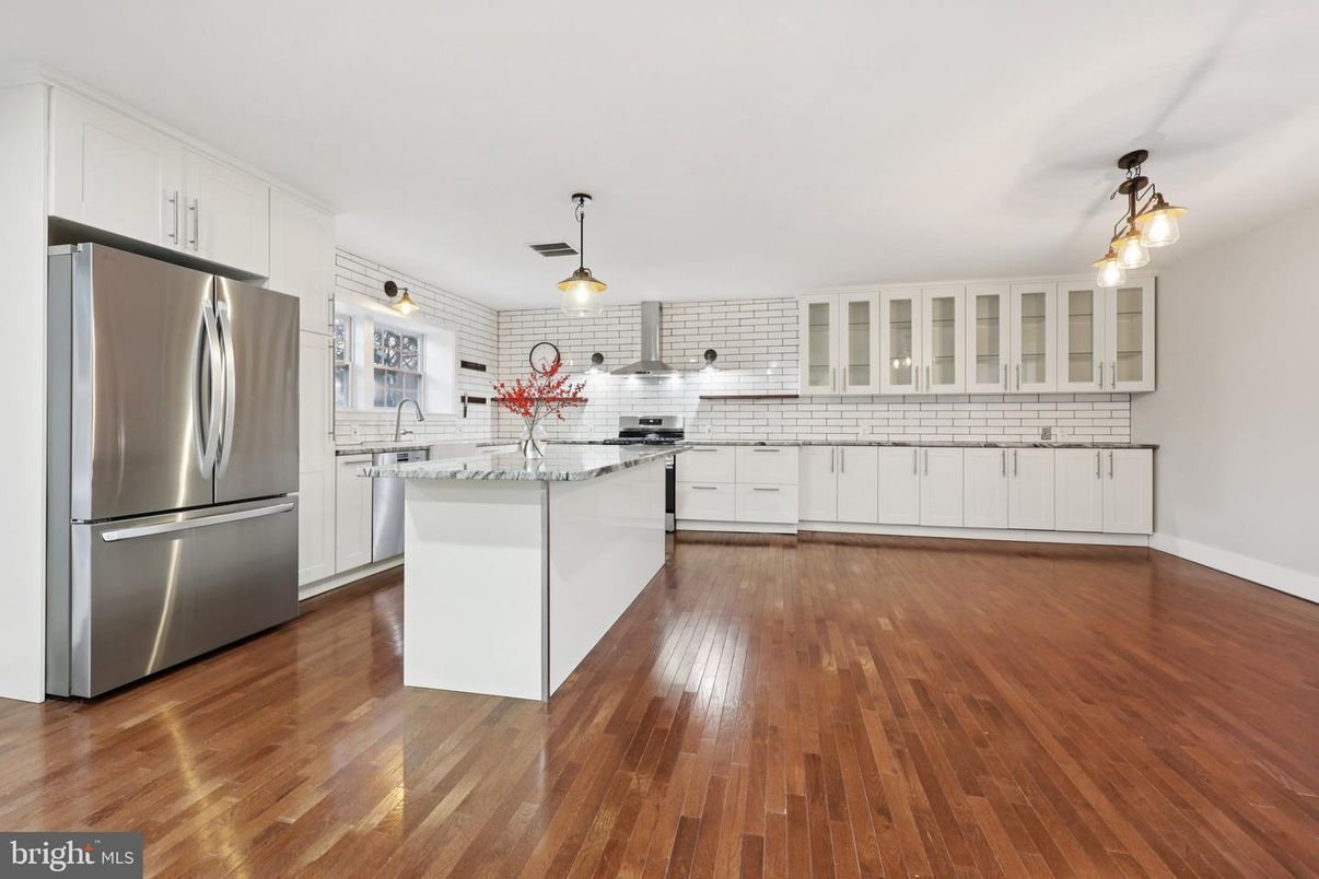 Interior, Kitchen, Pendant Lights, Wood Texture Flooring
