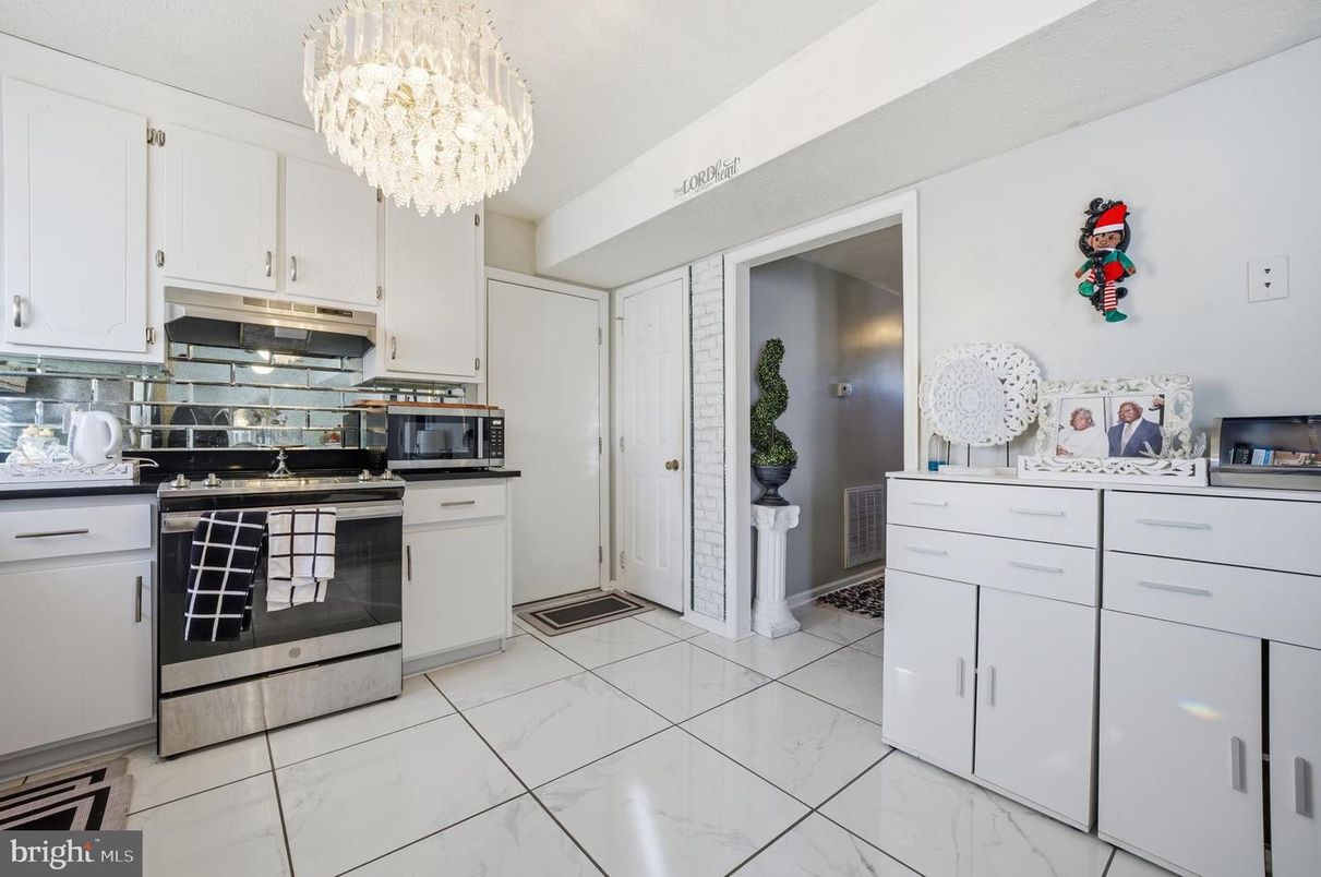 Chandelier, Interior, Kitchen, Marble